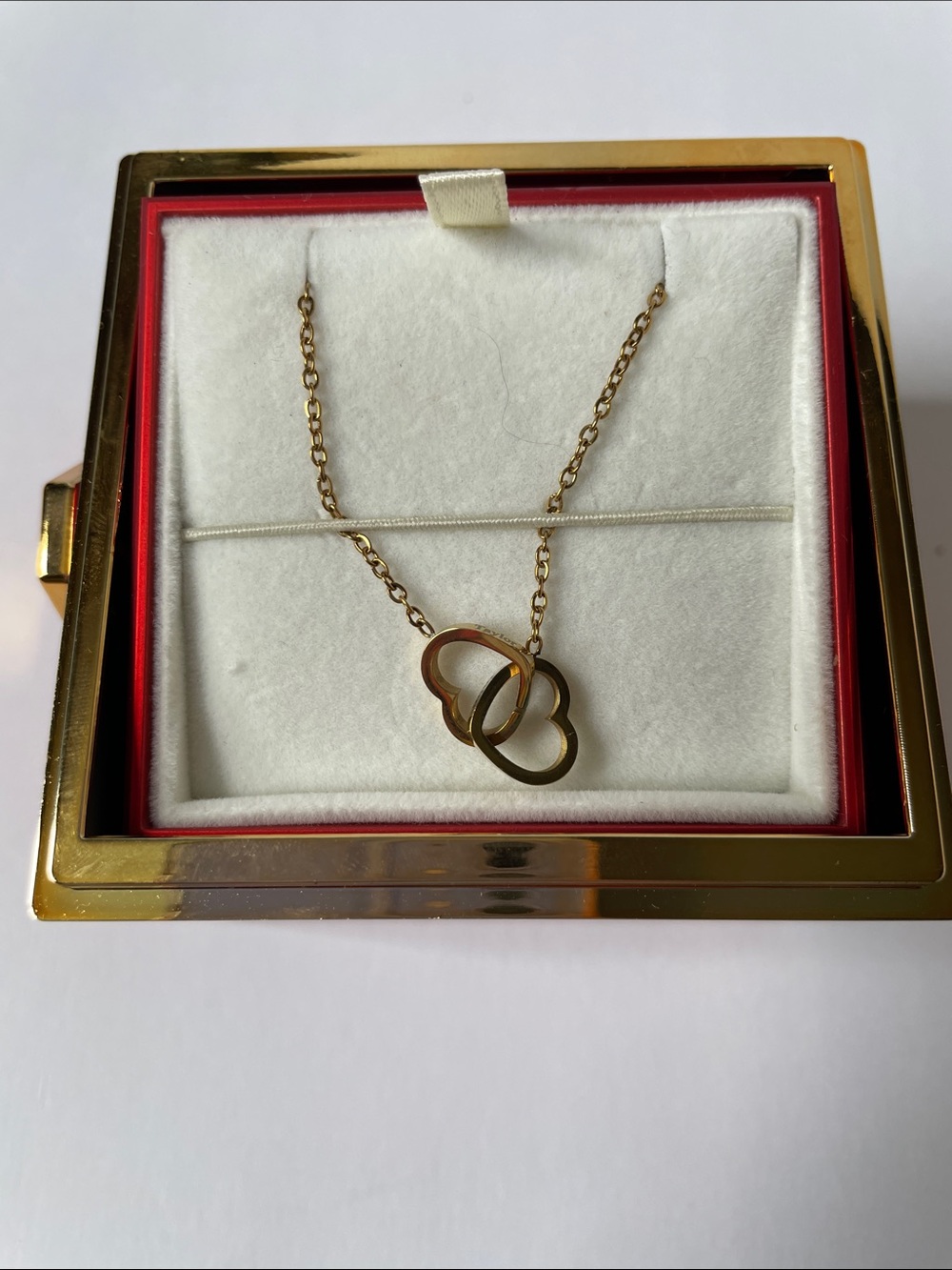 NIB La Rosé Jewelry Red Rose Display Box & 20” double heart necklace. 20” - Picture 4 of 5